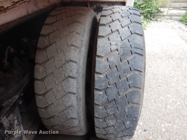 image for item JY9955 2001 Crane Carrier  refuse truck