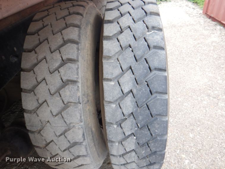 image for item JY9955 2001 Crane Carrier  refuse truck