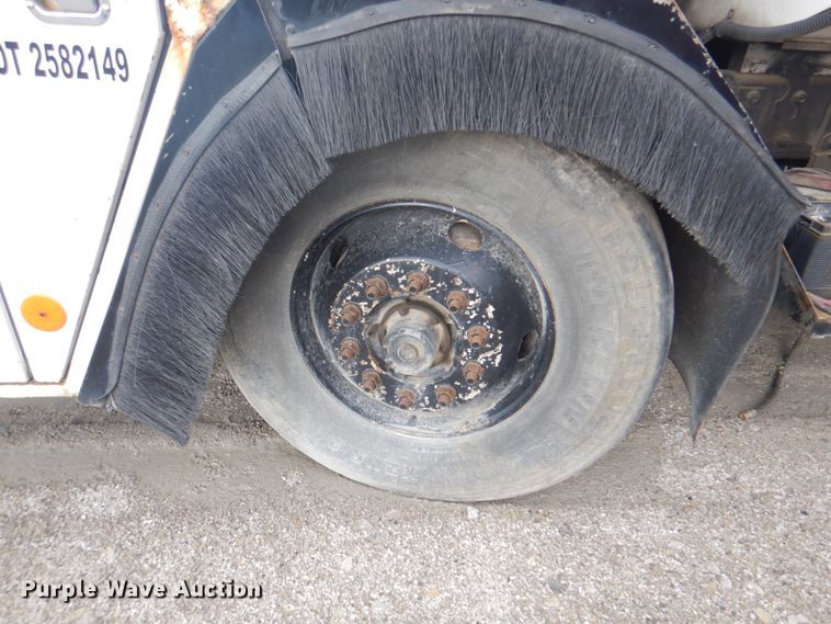 image for item JY9955 2001 Crane Carrier  refuse truck