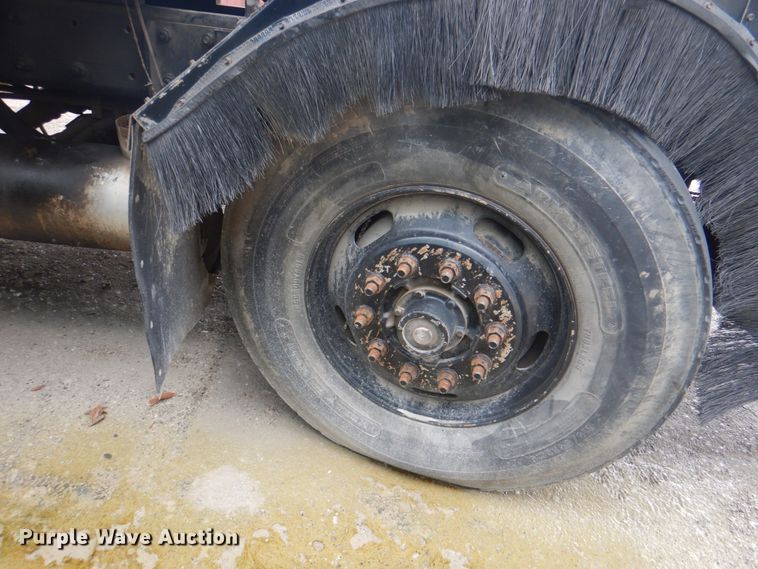 image for item JY9955 2001 Crane Carrier  refuse truck