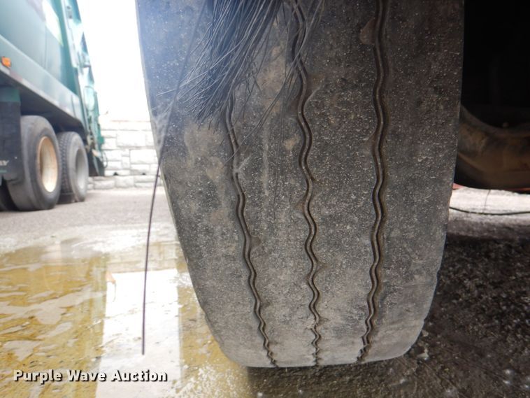 image for item JY9955 2001 Crane Carrier  refuse truck