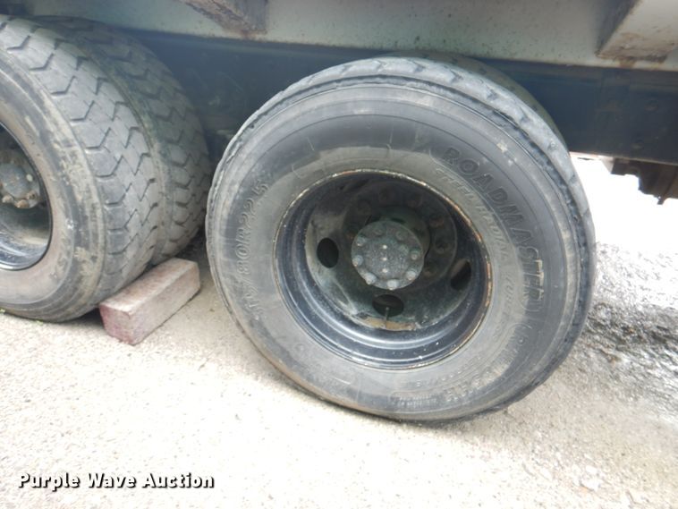 image for item JY9955 2001 Crane Carrier  refuse truck