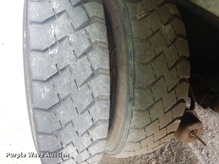 image for item JY9955 2001 Crane Carrier  refuse truck