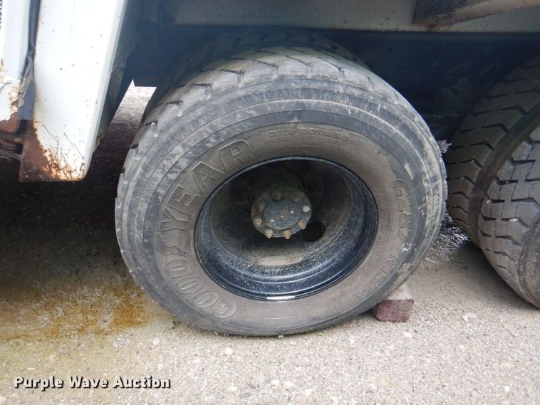 image for item JY9955 2001 Crane Carrier  refuse truck