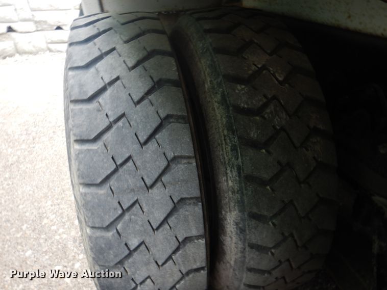 image for item JY9955 2001 Crane Carrier  refuse truck