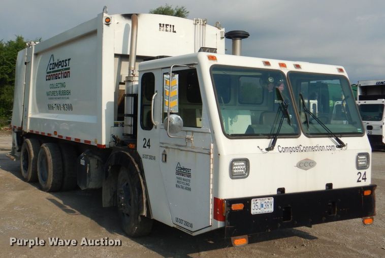 image for item JY9956 2003 Crane Carrier  refuse truck