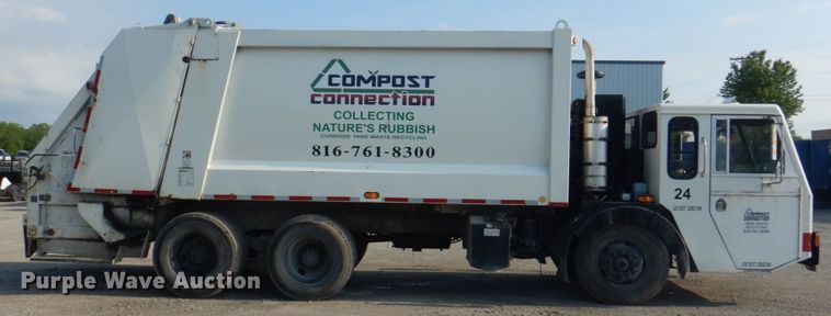 image for item JY9956 2003 Crane Carrier  refuse truck