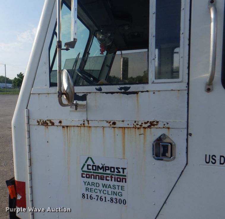 image for item JY9956 2003 Crane Carrier  refuse truck