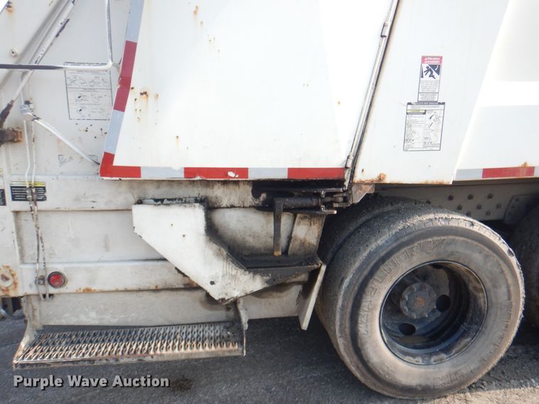 image for item JY9956 2003 Crane Carrier  refuse truck