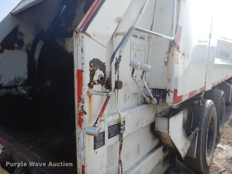 image for item JY9956 2003 Crane Carrier  refuse truck