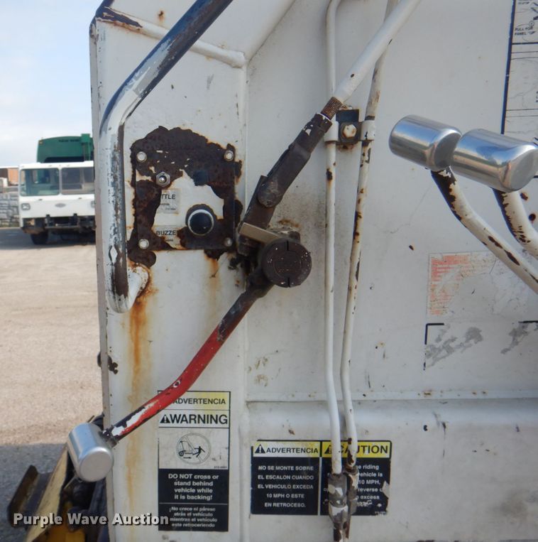 image for item JY9956 2003 Crane Carrier  refuse truck