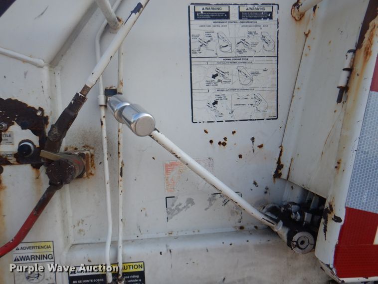 image for item JY9956 2003 Crane Carrier  refuse truck