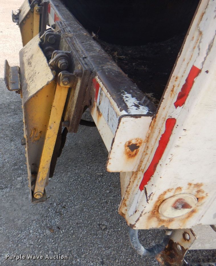 image for item JY9956 2003 Crane Carrier  refuse truck