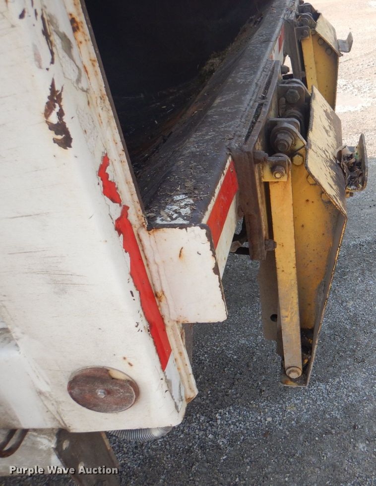 image for item JY9956 2003 Crane Carrier  refuse truck