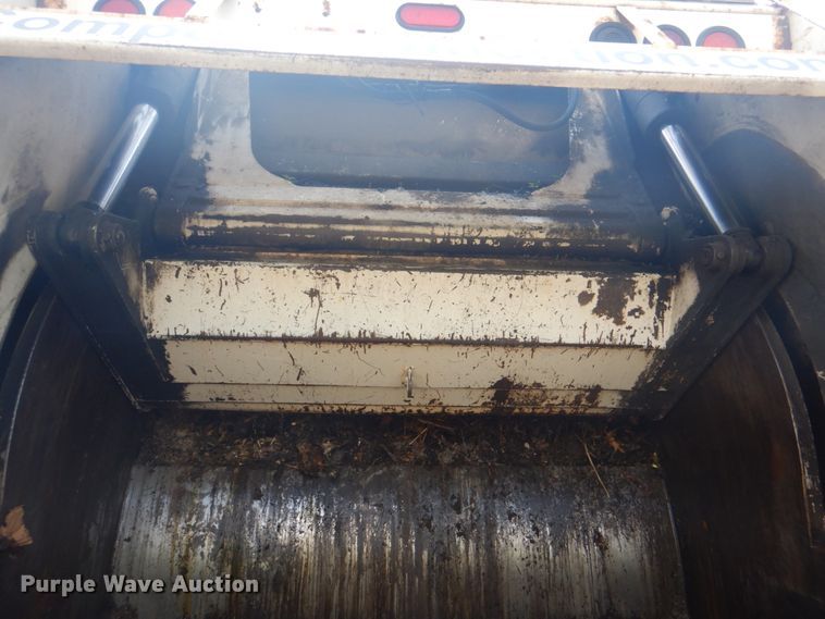 image for item JY9956 2003 Crane Carrier  refuse truck