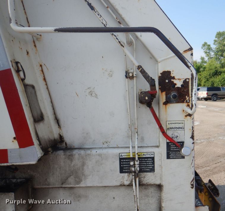 image for item JY9956 2003 Crane Carrier  refuse truck