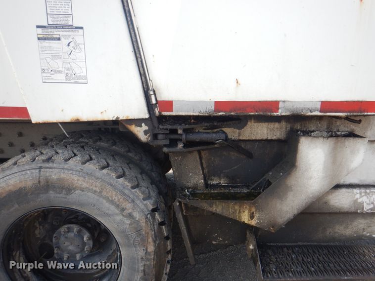 image for item JY9956 2003 Crane Carrier  refuse truck