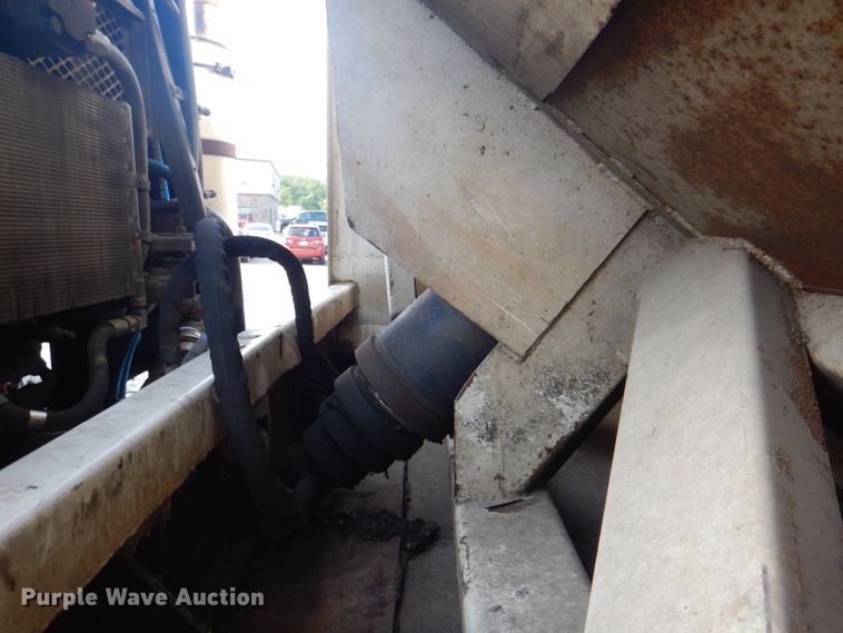 image for item JY9956 2003 Crane Carrier  refuse truck