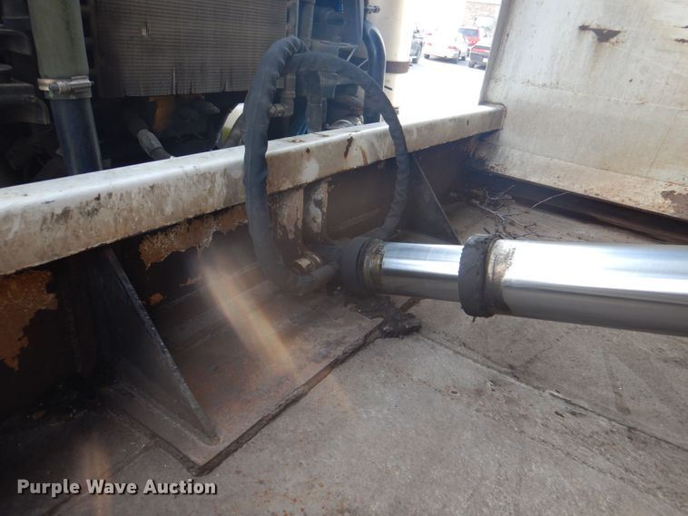 image for item JY9956 2003 Crane Carrier  refuse truck