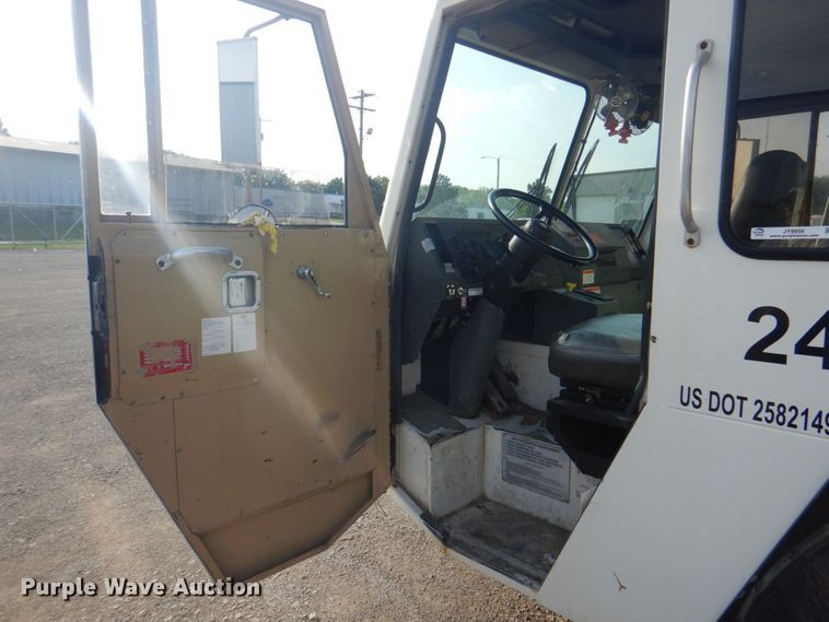 image for item JY9956 2003 Crane Carrier  refuse truck