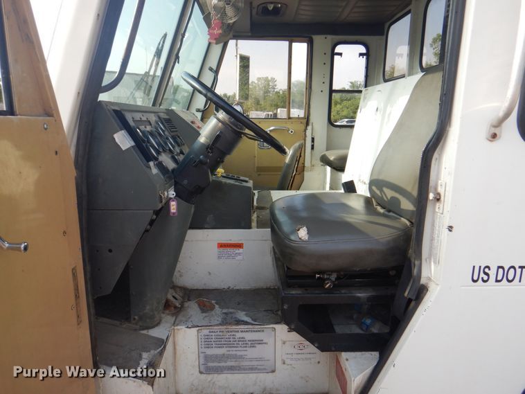 image for item JY9956 2003 Crane Carrier  refuse truck