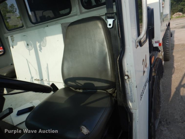 image for item JY9956 2003 Crane Carrier  refuse truck