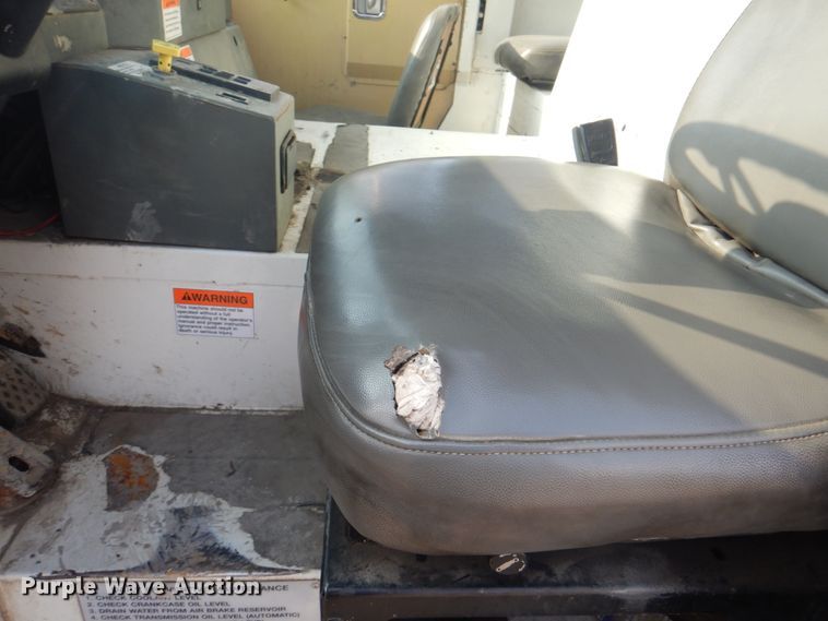 image for item JY9956 2003 Crane Carrier  refuse truck