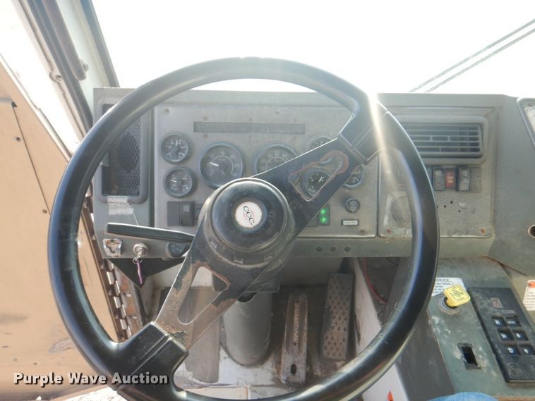 image for item JY9956 2003 Crane Carrier  refuse truck