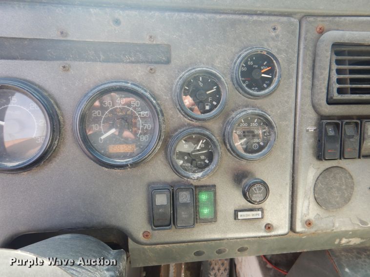 image for item JY9956 2003 Crane Carrier  refuse truck