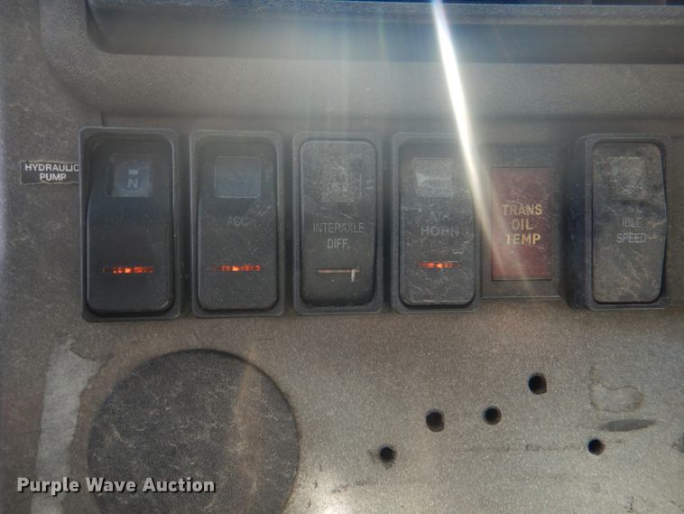 image for item JY9956 2003 Crane Carrier  refuse truck