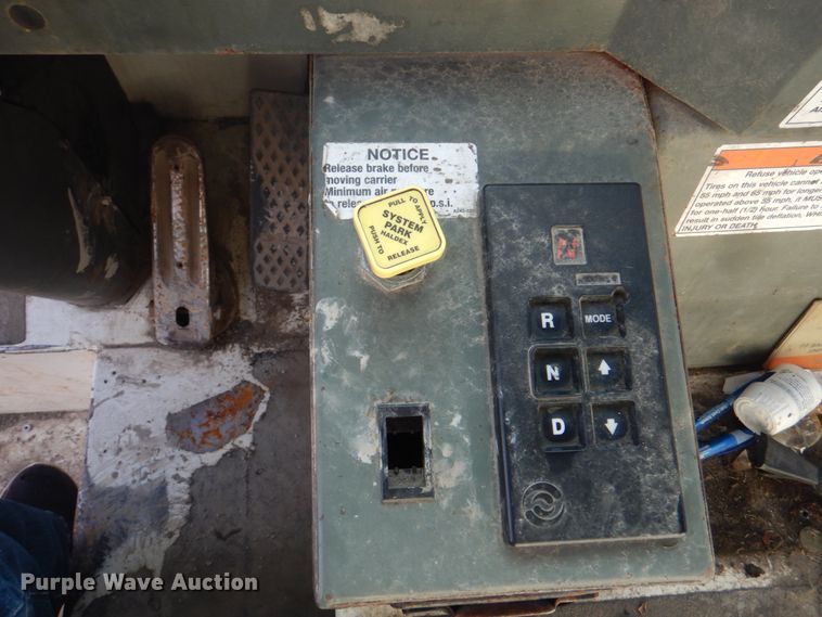 image for item JY9956 2003 Crane Carrier  refuse truck