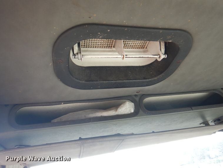 image for item JY9956 2003 Crane Carrier  refuse truck