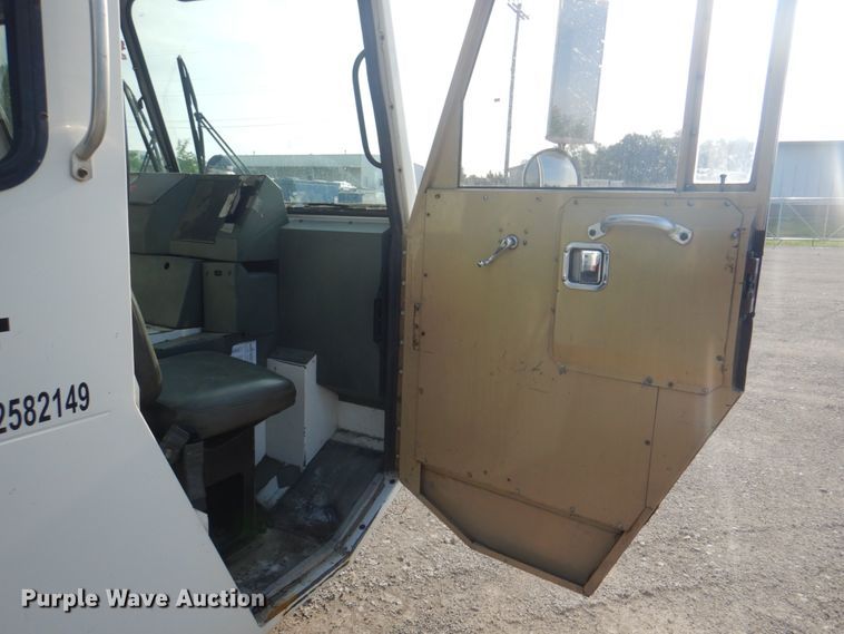 image for item JY9956 2003 Crane Carrier  refuse truck