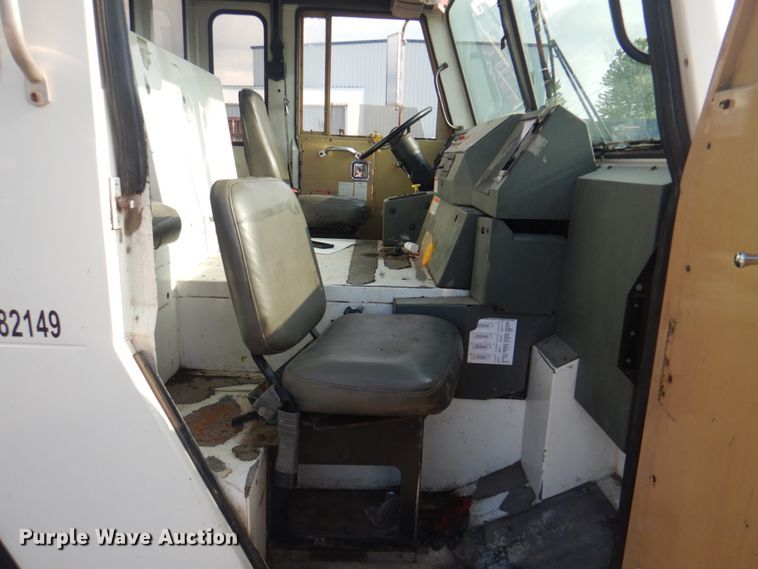 image for item JY9956 2003 Crane Carrier  refuse truck