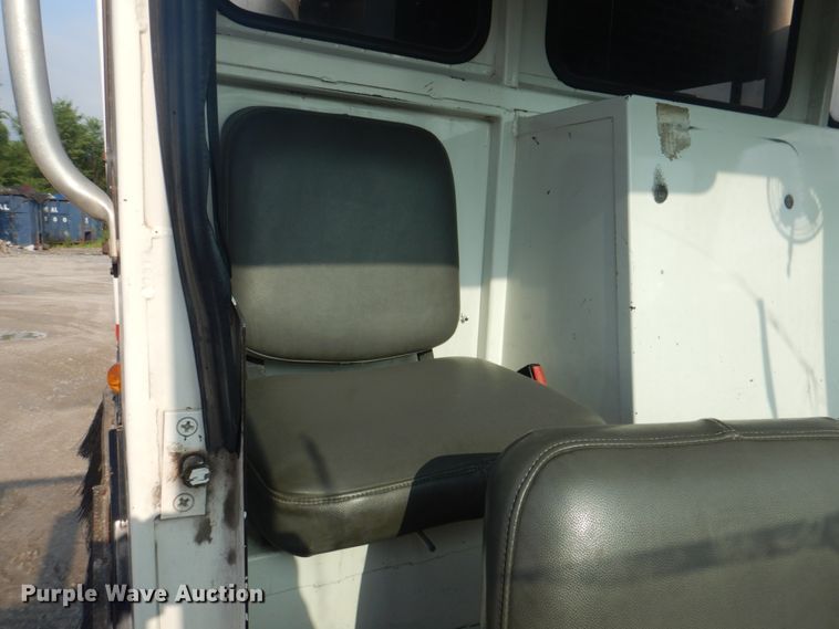 image for item JY9956 2003 Crane Carrier  refuse truck