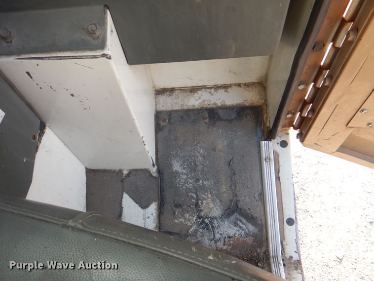 image for item JY9956 2003 Crane Carrier  refuse truck