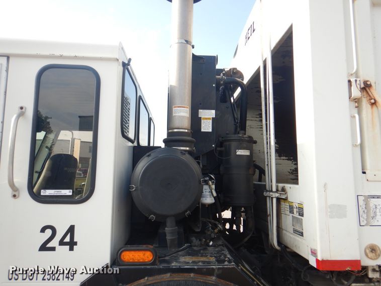 image for item JY9956 2003 Crane Carrier  refuse truck