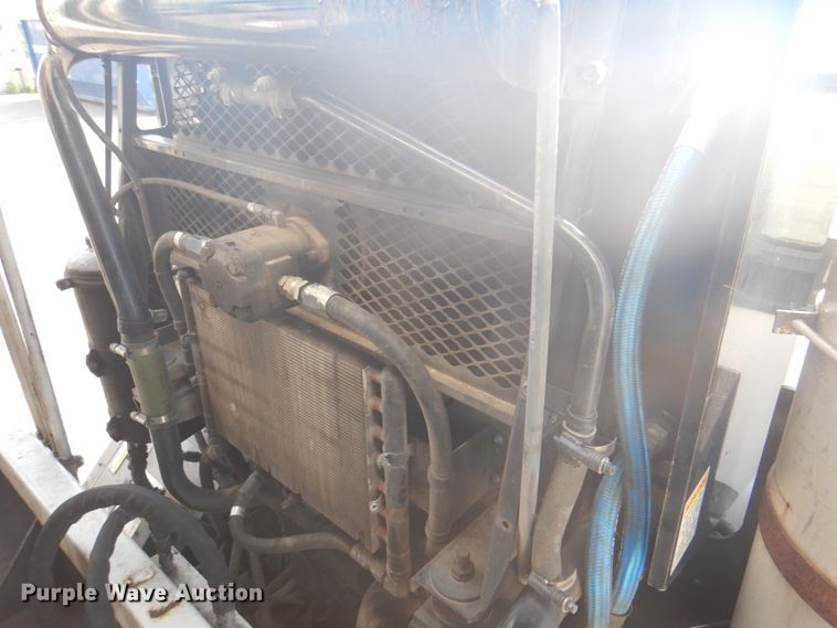 image for item JY9956 2003 Crane Carrier  refuse truck