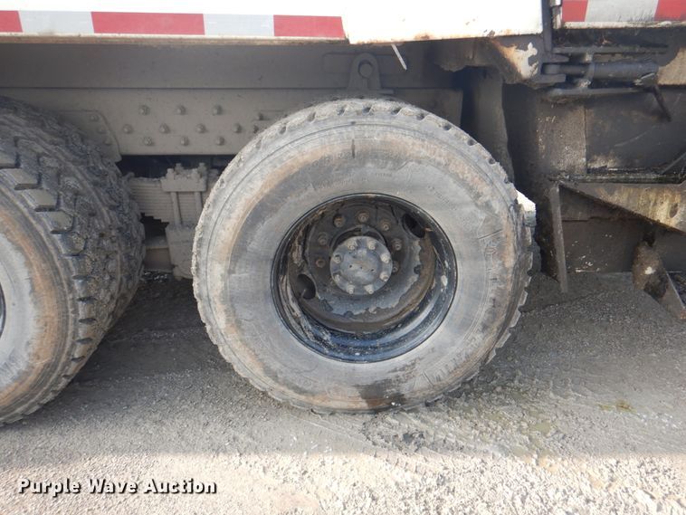 image for item JY9956 2003 Crane Carrier  refuse truck