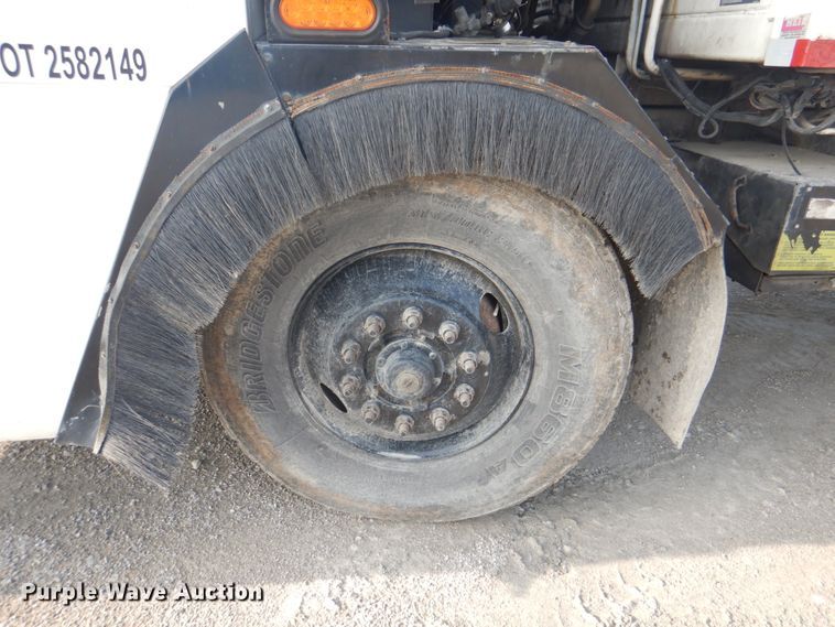 image for item JY9956 2003 Crane Carrier  refuse truck