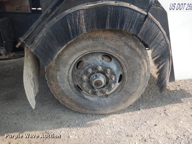 image for item JY9956 2003 Crane Carrier  refuse truck