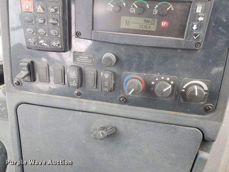 image for item DI4804 2012 John Deere 410K  backhoe