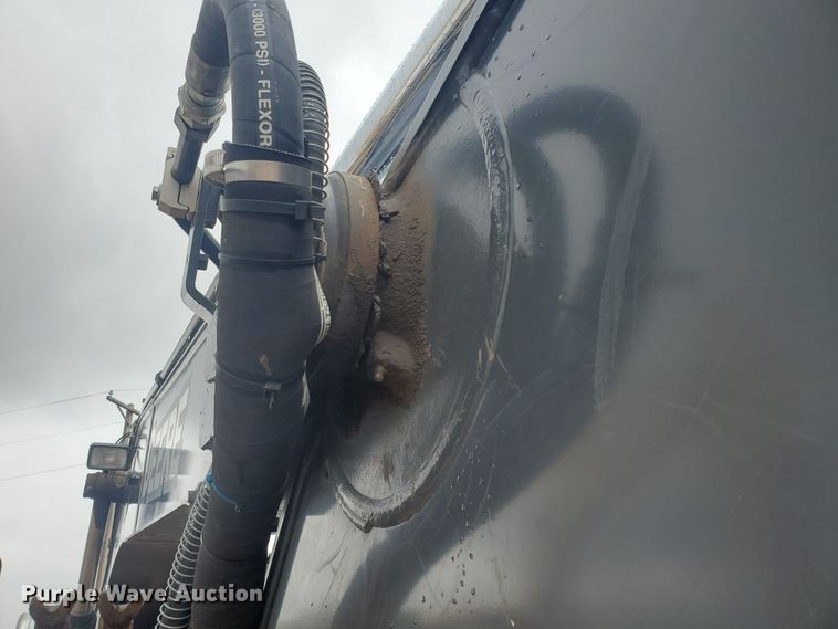 image for item DI4805 2012 John Deere 210G LC  excavator