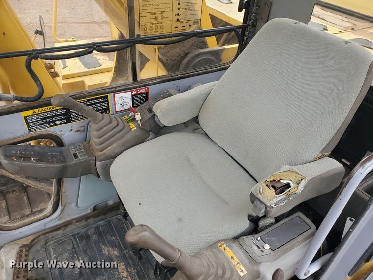 image for item DI4806 1995 John Deere 790E LC  excavator