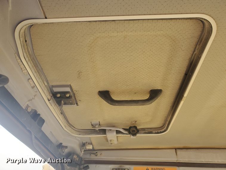 image for item DI4806 1995 John Deere 790E LC  excavator