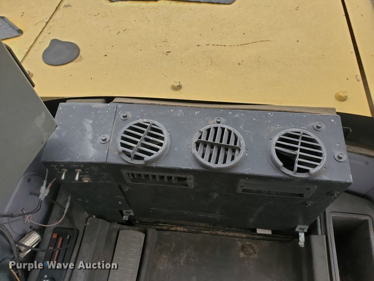 image for item DI4806 1995 John Deere 790E LC  excavator