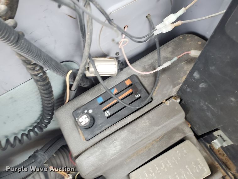 image for item DI4806 1995 John Deere 790E LC  excavator