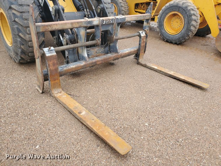 image for item DI4809 1999 John Deere TC54H  wheel loader