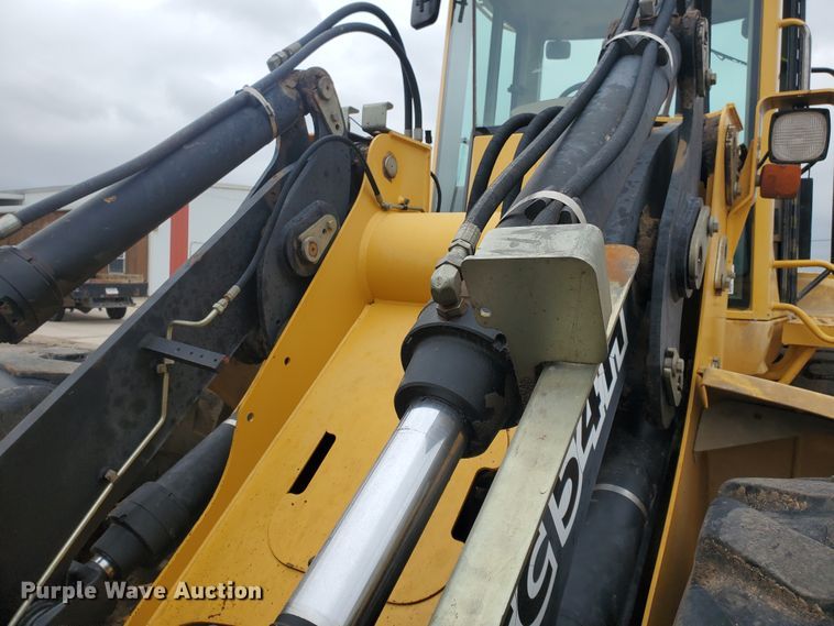 image for item DI4809 1999 John Deere TC54H  wheel loader