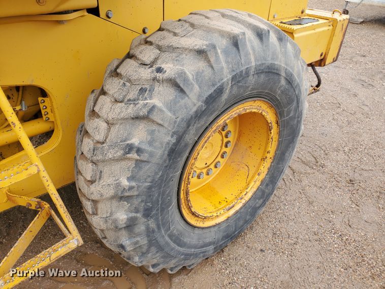 image for item DI4810 1989 John Deere 544E  wheel loader
